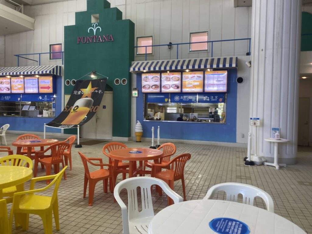 ユネッサン内のフードコート