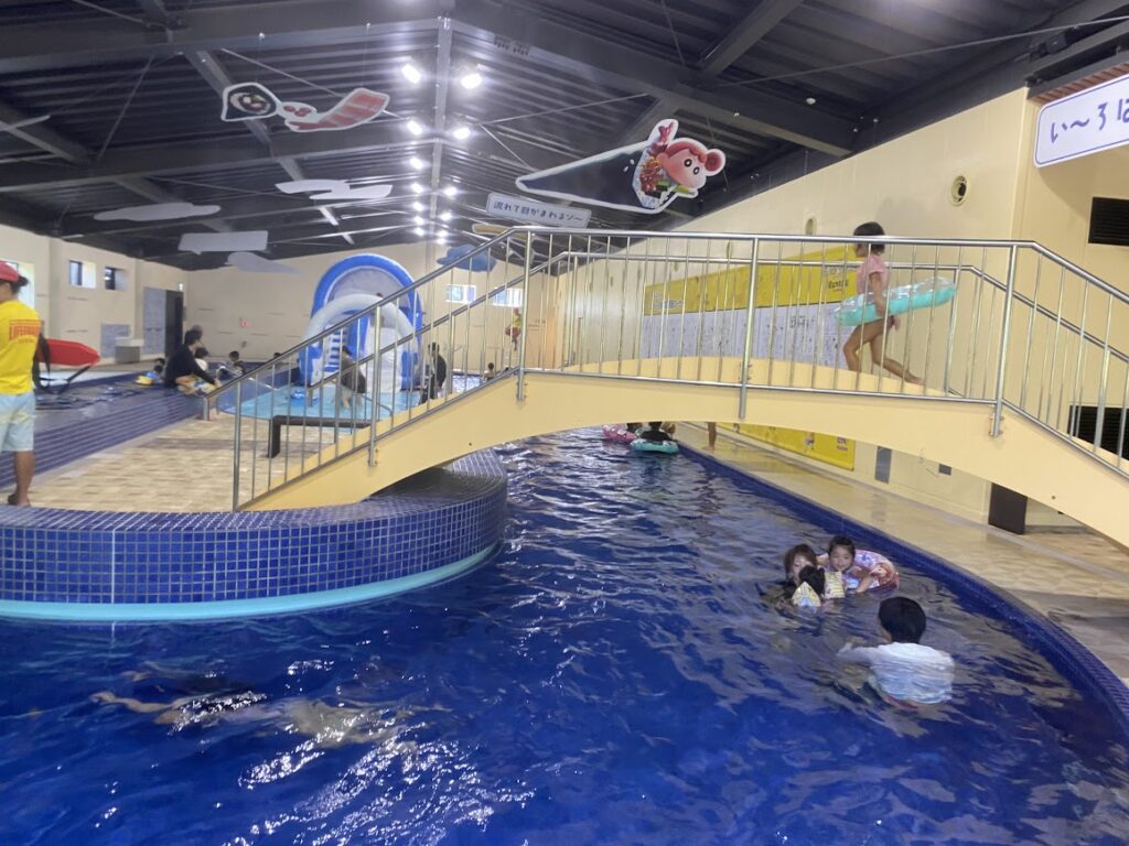 ユネッサンの流れるプール